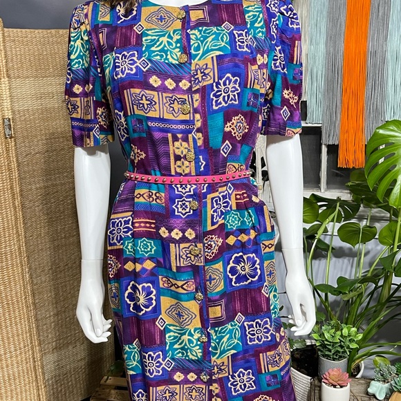 Vibrant Vintage Button-up Dress - Picture 5 of 10